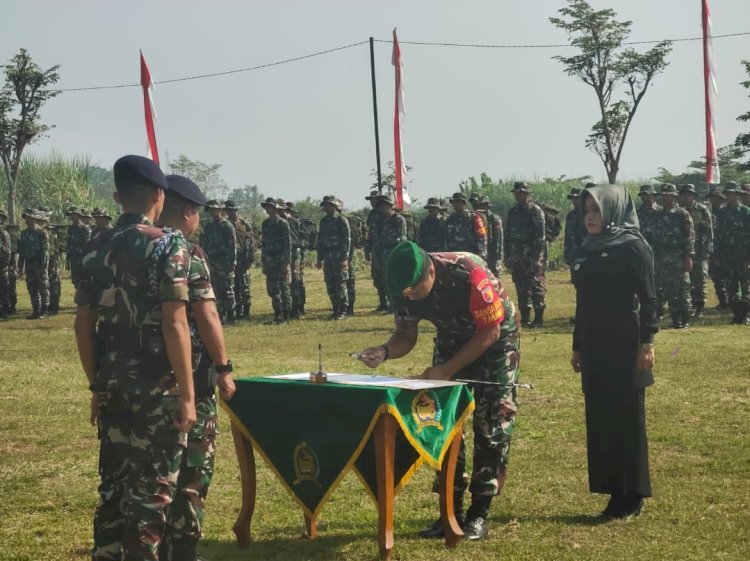 Jalin Sinergi, Bupati Ikfina Hadiri Upacara Penutupan TMMD Ke-116