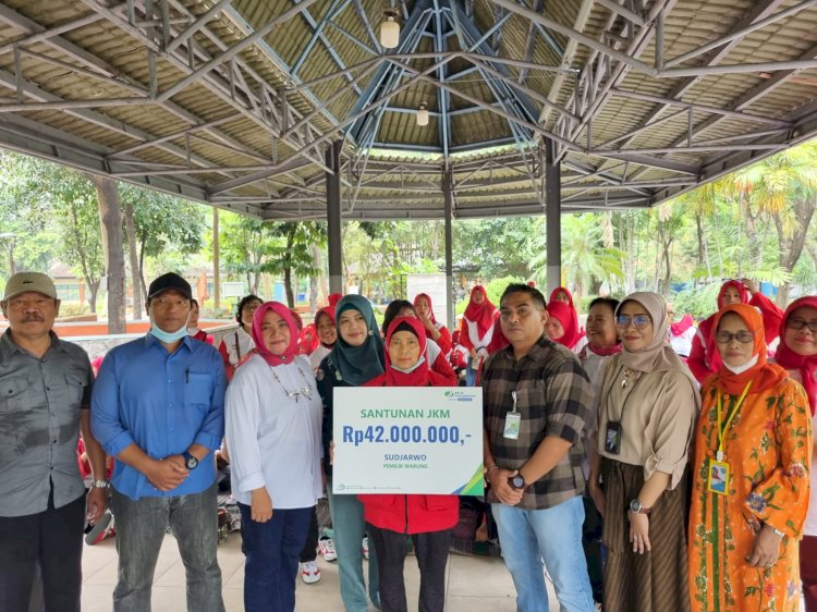BPJamsostek Surabaya Karimunjawa Serahkan Klaim JKM ke Pedagang UMKM