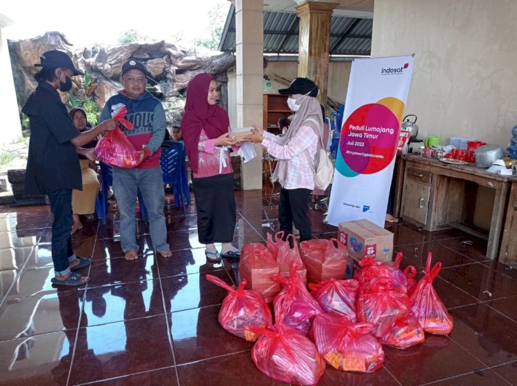 Indosat Bantu Warga Terdampak Bencana Semeru