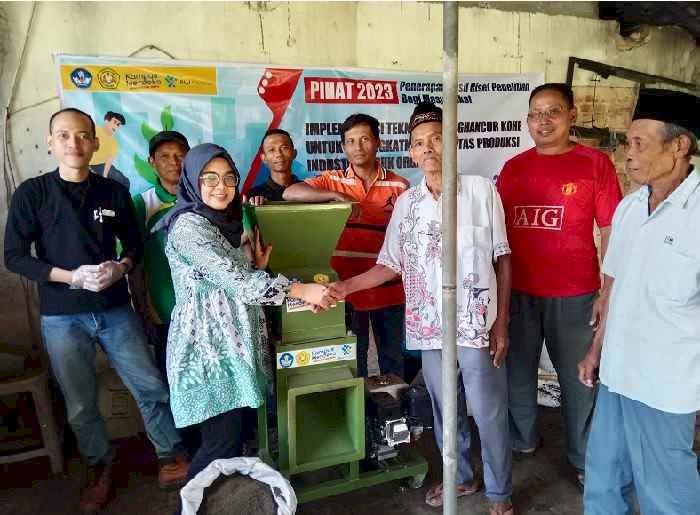 Tingkatkan Hilirisasi Hasil Penelitian, Dosen UPN Veteran Jawa Timur Hibahkan Teknologi Penghancur Kohe