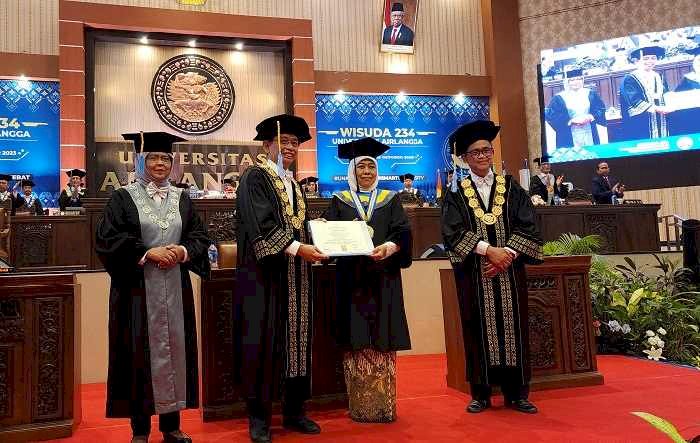 Gubernur Khofifah Dapat Anugerah Gelar Doktor Honoris Causa  dari Universitas Airlangga