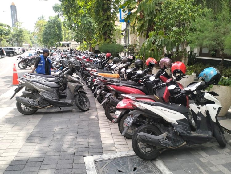 Masih Banyak Kebocoran akibat Parkir Liar di Surabaya