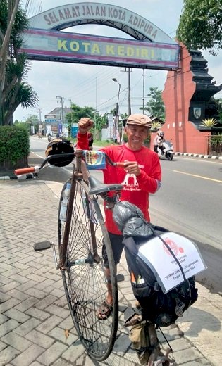 Ngonthel Pakai Sepeda Penny Farthing, Cianjur-Tulungagung Sepanjang 800 Km
