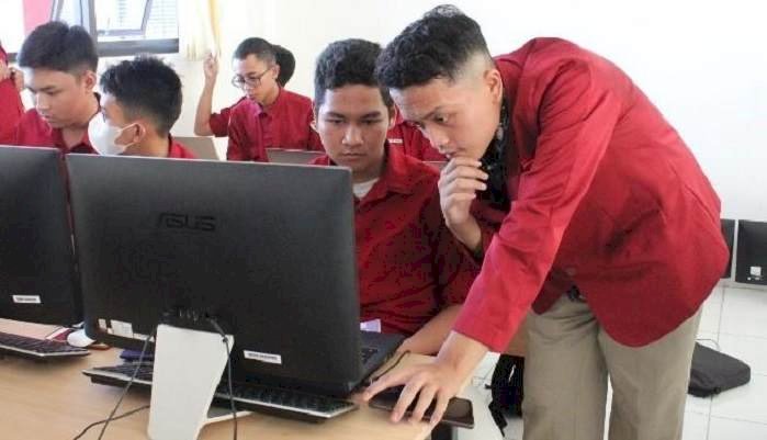 Telkom University Surabaya,  Gelar Pelatihan Mikrokontroler dan TIK untuk Siswa