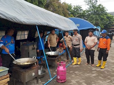 Polisi, TNI dan BPBD Menyebar di Lokasi Banjir