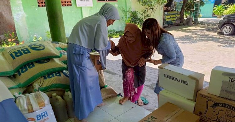 BRI RO Surabaya Bagi 1.500 Paket Sembako dan 200 Tabungan Simpel untuk Warga Kurang Mampu dan Anak Yatim