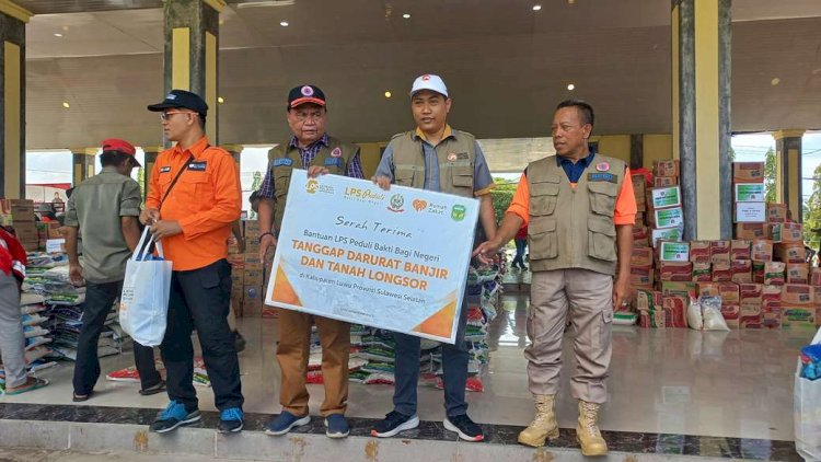 LPS Serahkan Bantuan untuk Korban Banjir di Kabupaten Luwu
