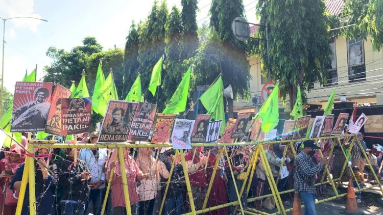 Polresta Banyuwangi Digempur Ratusan Massa RTSP Tuntut Muhriyono Dibebaskan