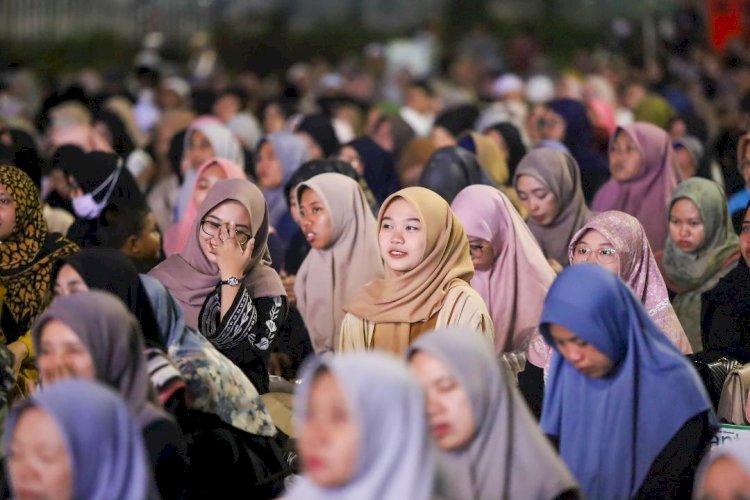 Surabaya Bersholawat bersama Habib Syech