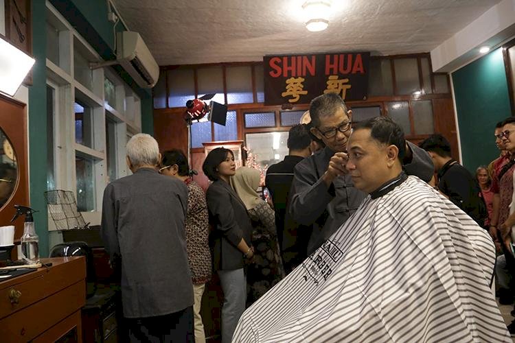 Eri Cahyadi Sempatkan Cukur Rambut saat Resmikan Kota Lama