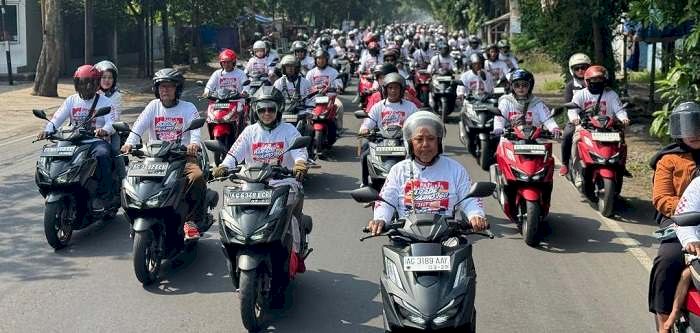 Keseruan Melintasi Ikon Kota Kediri dalam Parade Vario 160