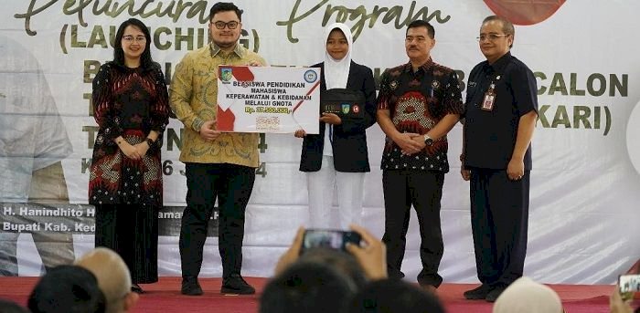 Luncurkan Beasiswa Becak Kari, Mas Dhito Wujudkan Mimpi Sekolah Ilmu Kesehatan Gratis