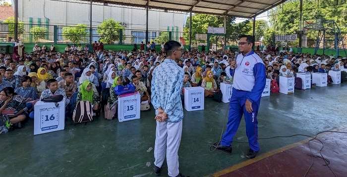 Moment Pelajar Lakukan MPLS, Dishub dan MPM Honda Jatim Kampanyekan #Cari_Aman