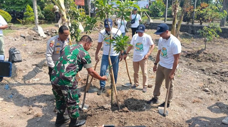 PDAM Bersama Jurnalis Tanam Pohon