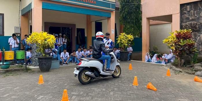 Berkendara Saat Berangkat dan Pulang Sekolah ,  Jaga Emosi dan Tetap #Cari_Aman