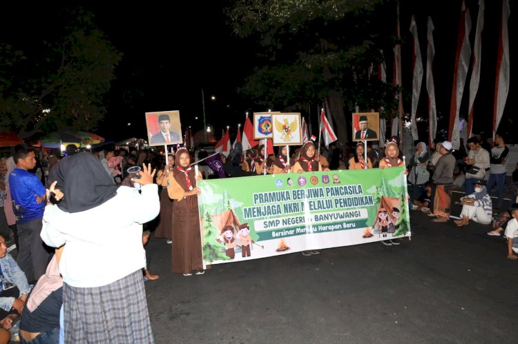 Meriahnya Pawai Lampion Pramuka Banyuwangi