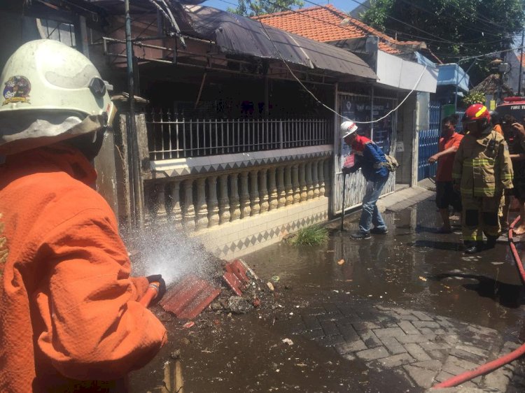 Pipa PGN Bocor, Semburan Api Bakar Kanopi Rumah