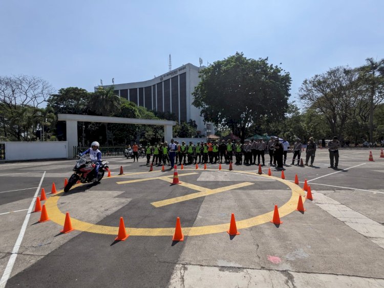 MPM Honda Jatim dan Sat Lantas Polres Gresik Kampanyekan #Cari_aman Berkendara