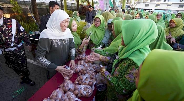 Khofifah Resmi Lantik Pengurus Cabang dan Ranting Muslimat NU Kota Batu