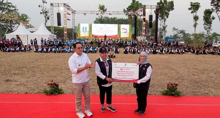 Bank Jatim Serahkan CSR ke Dinas Sosial  Jawa Timur 1 Unit Mobil Operasional  