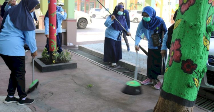 Sambut Adipura, RSUD Waluyo Jati Bersih-Bersih