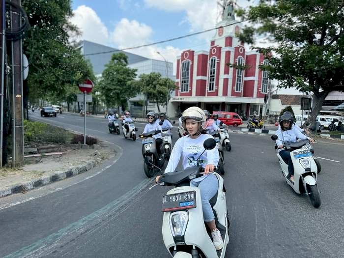 Tips Cerdas  Berkendara Cari_Aman Pakai Sepeda Motor Listrik