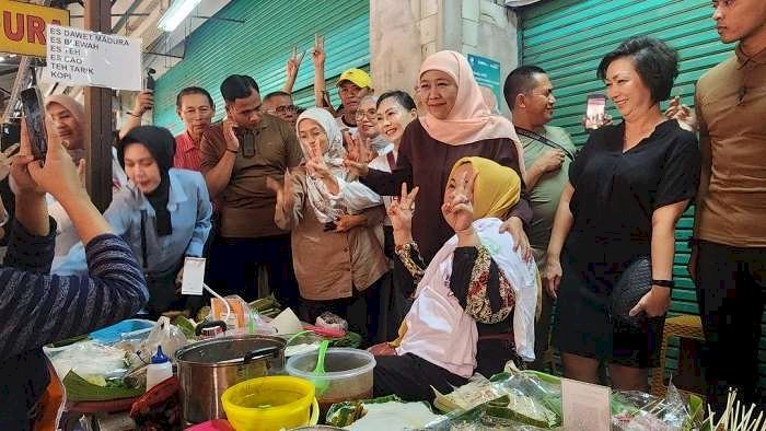 Kampanye di Pasar Atom, Khofifah Disambut Antusias Pedagang dan Pengunjung dari Berbagai Daerah