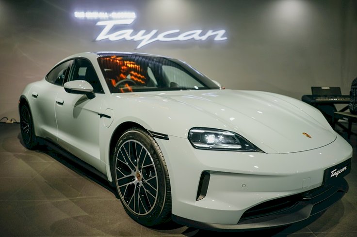 Porsche Centre Surabaya Luncurkan Taycan dan Panamera Baru