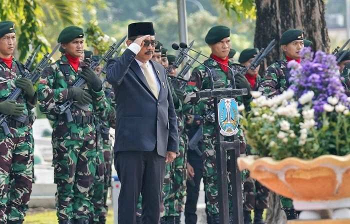 Musyafak Rouf Pimpin Upacara Hari Pahlawan 2024 di TMP Sepuluh Nopember 1945