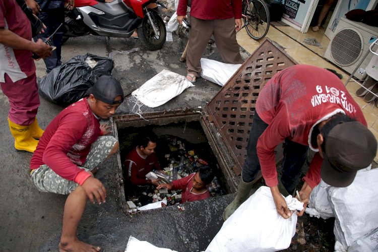 Potongan Kabel Jadi Penyebab Banjir di Surabaya