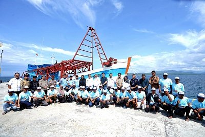 Kementrian Kelautan dan Perikanan Serahkan Dua Kapal Rampasan Ilegal Fishing ke Nelayan Banyuwangi