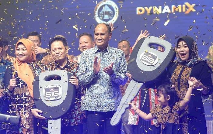 Toko Bangunannya Fokus Pasarkan Semen Hijau, Novitasari Raih Toyota Hilux Rangga Grand Prize Mobil dari SIG