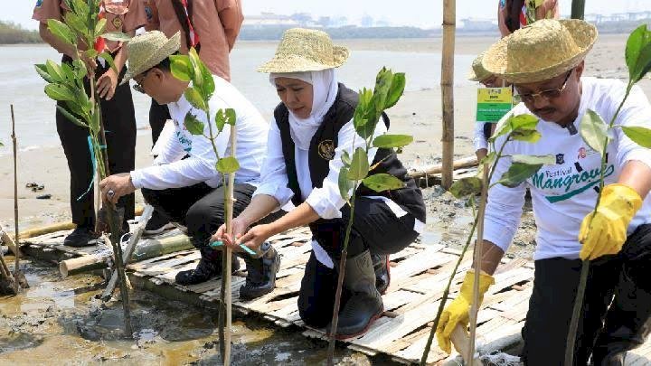 Ajak Masifkan Tanam Pohon untuk Sedekah Oksigen