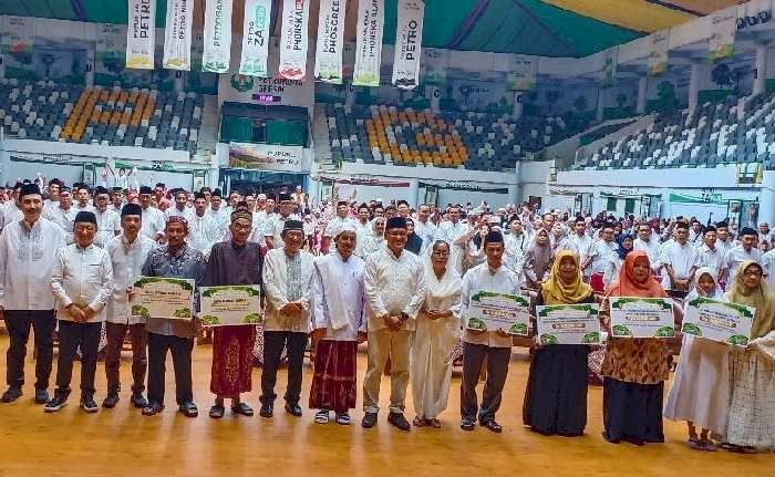 Petrokimia Gresik dan Pupuk Indonesia Santuni Ribuan Anak Yatim di Gresik