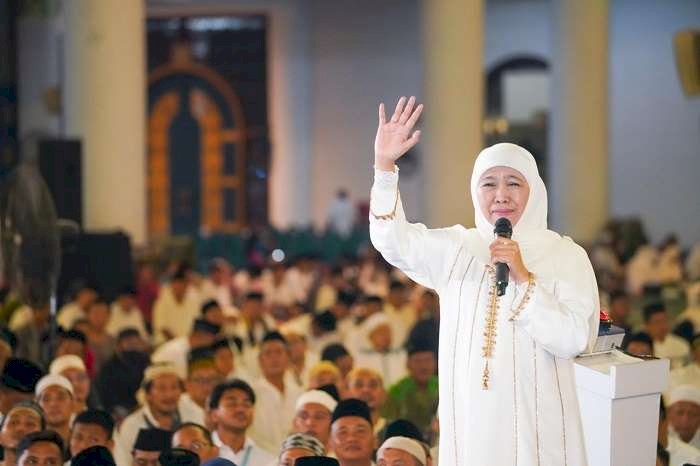 Bersama Ribuan Masyarakat Peringati Nuzulul Quran di MAS ,  Gubernur Khofifah Ajak Renungi Makna Turunnya Al-Qur’an sebagai Pembeda Antara Haq dan Batil