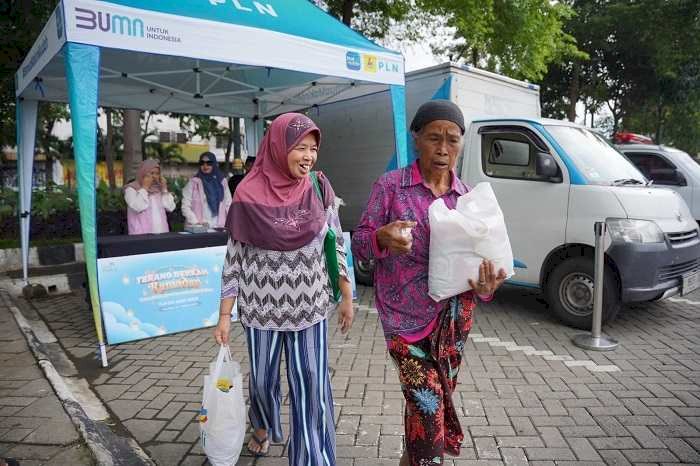 PLN Dukung Ketahanan Pangan, Gelar Sembako Pasar Murah di Tugu Pahlawan  Surabaya