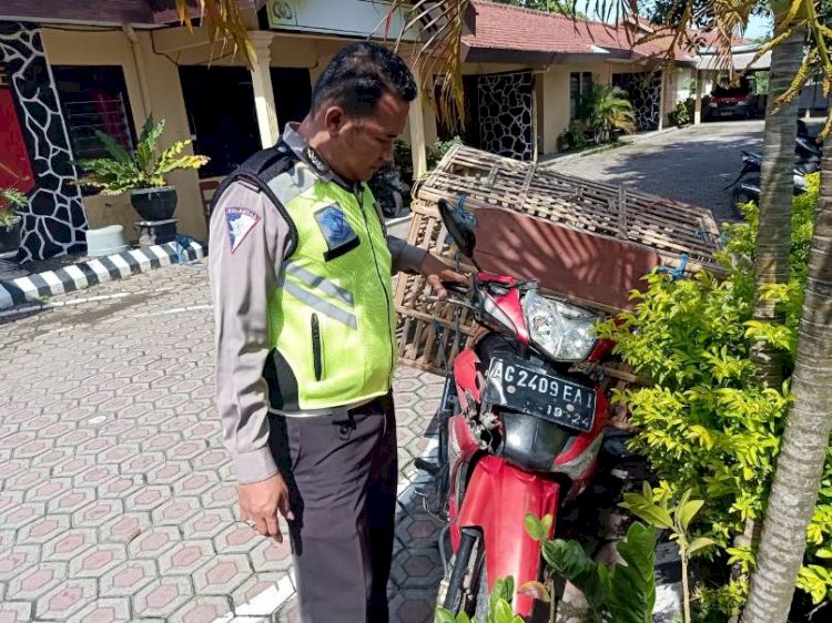 Bakul Ayam Tewas Usai Tabrak Bak Truk