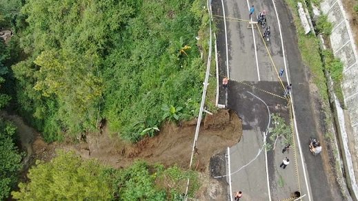 PU Bina Marga Jatim Segera Perbaiki Jalur Ponorogo-Pacitan KM 226 yang Ambles