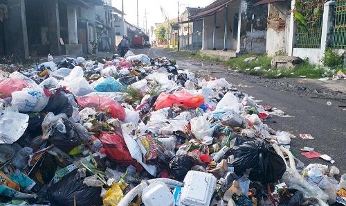 Pasca Penyegelan TPA Buluh, Kota Bangkalan mulai Dibanjiri Sampah
