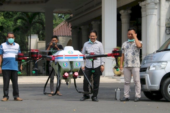 Drone Semprot Zona Merah Corona