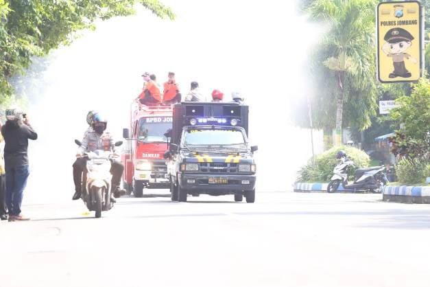 Jalan Protokol di Jombang Disemprot Disinfektan