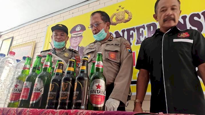 Gelar Imbauan Covid-19, Dapat Miras dan Togel