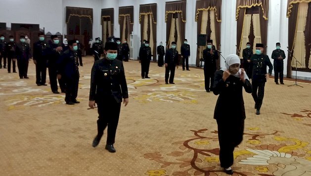 Lantik Pejabat Dispendik, Gubernur Dekatkan ASN dengan Tempat Tinggal