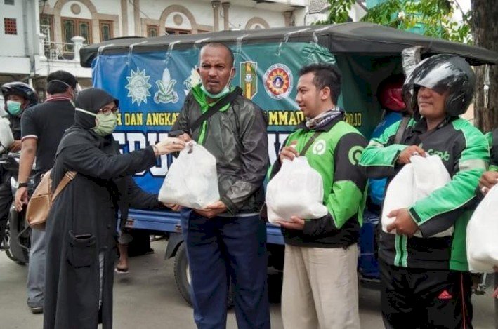 Jelang PSBB, Aisyiyah Sidoarjo Tebar Bahan Makanan