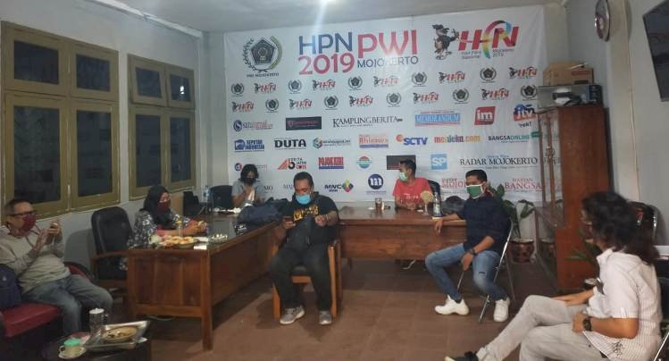 PWI Mojokerto Kawal Penyaluran Bantuan Logistik Covid-19