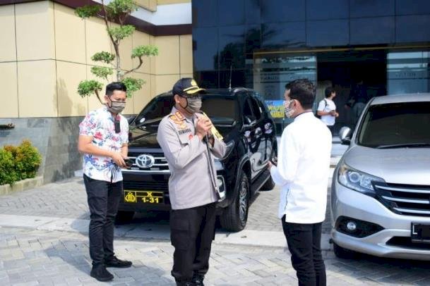 Anggota Dewan Bantu APD dan Masker ke Polresta Sidoarjo