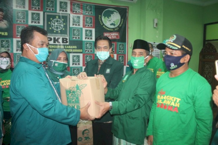 Peduli Warga Terdampak Covid-19, PKB Sidoarjo Bagikan 2.000 Paket Sembako