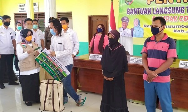 Bupati Jombang Saksikan Penyaluran BLT-DD di Peterongan, Gubernur Pantau  Lewat Telekonfrens