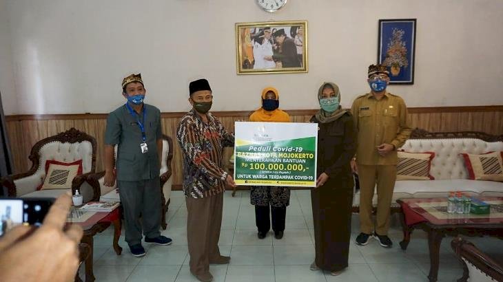 Baznas Kota Mojokerto Serahkan Bantuan Covid Rp 100 Juta