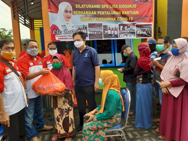 Lira Sidoarjo Bagi Sembako ke Warga Terdampak Pandemi